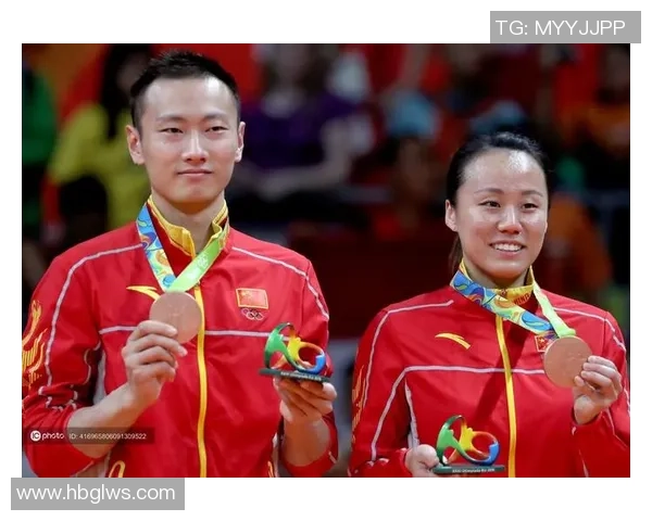 重庆羽毛球队与武汉羽毛球队赛后复盘战术分析与关键表现总结