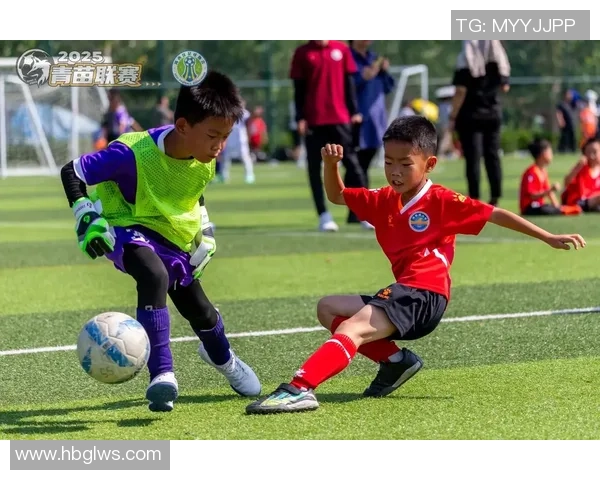 黄伟独家解析足球技巧与战术分享助你提升球场表现