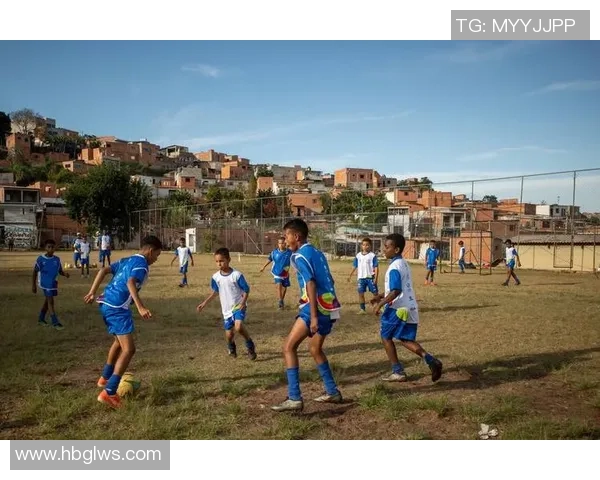 足球明星佩戴隐形牙套展现自信微笑助力场上表现 足球明星佩戴隐形牙套展现自信微笑助力场上表现